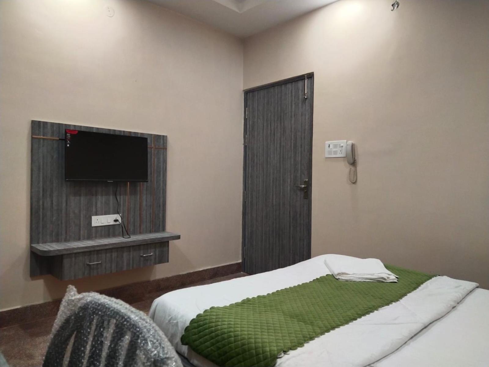 Hotel Utsav Palace Kanpur Eksteriør billede